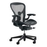 Ghe Cong Thai Hoc Herman Miller Aeron - Khung Hop Kim / Chan Nhua / Mau Graphite (Xam Chi)